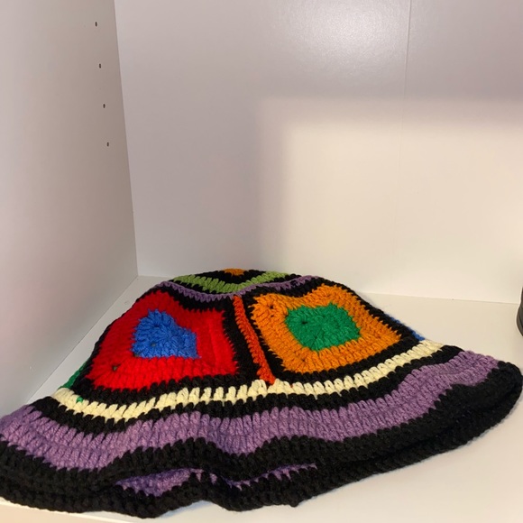 Crochet hat - Picture 3 of 4